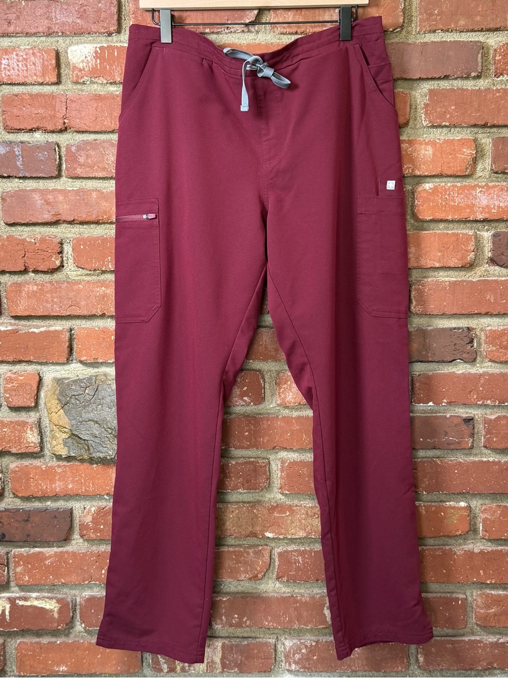 Figs Women’s Scrub pants burgundy Size Large TW2000R